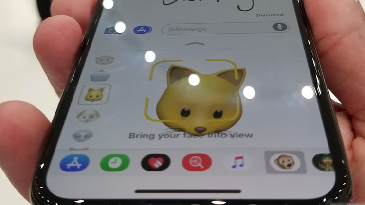 Un nuovo video di 10 secondi mostra l’iPhone X in uso