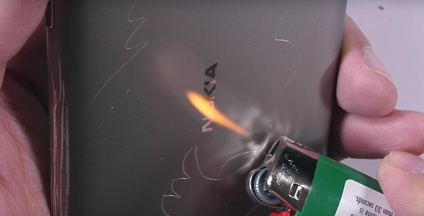 Nokia 8 è solido e resistente come pochi altri: vedere per credere (video)