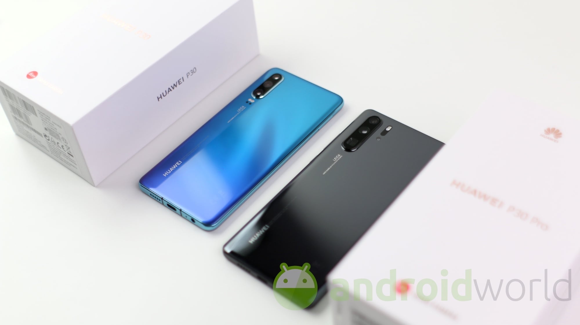 Huawei P30 Pro si mostra in due bellissimi nuovi colori a Berlino e ci suggerisce l’arrivo di Android 10 (foto)