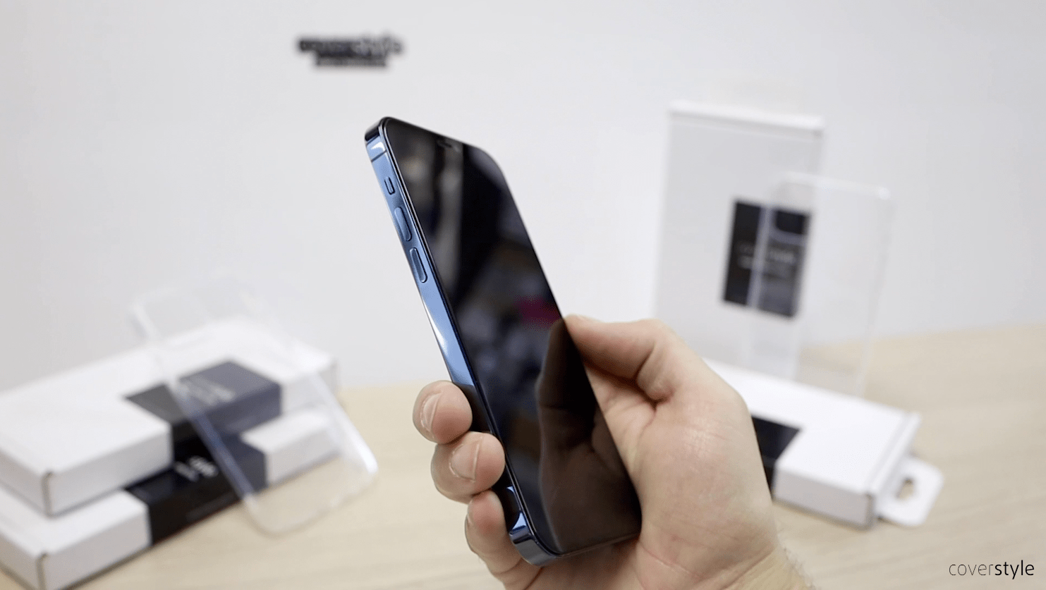 50x Pellicole in Vetro HyperGlass 3D® GRATIS per iPhone 12 Pro / Max per il lancio della nuova linea di Accessori CoverStyle.