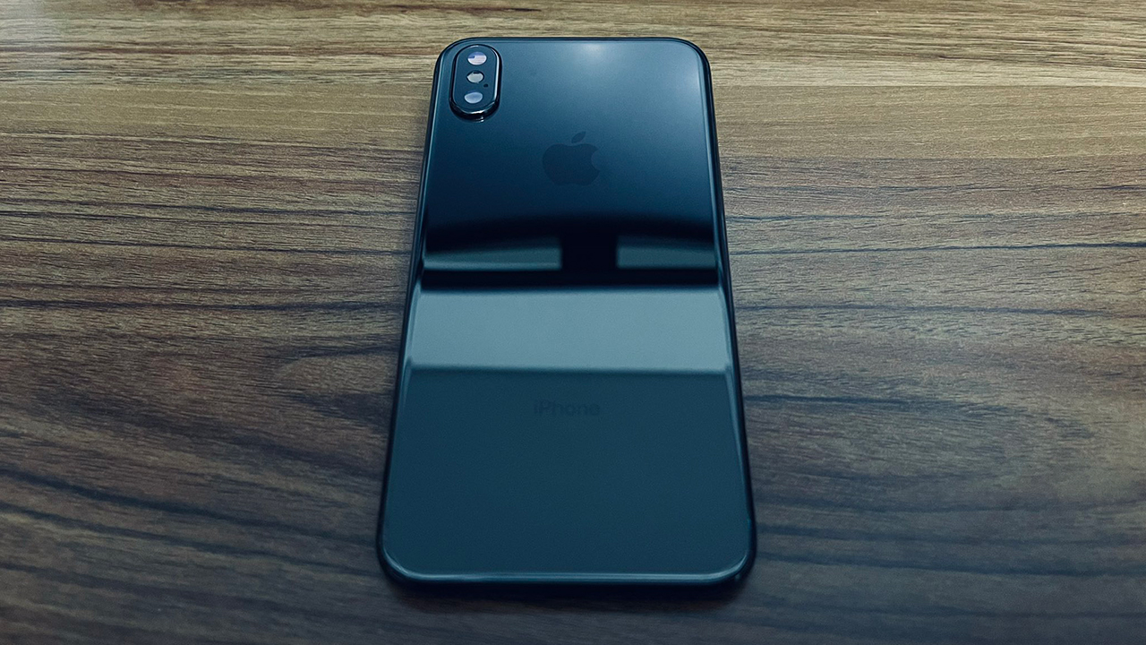 Spuntano il prototipo di un iPhone “Jet Black” mai rilasciato