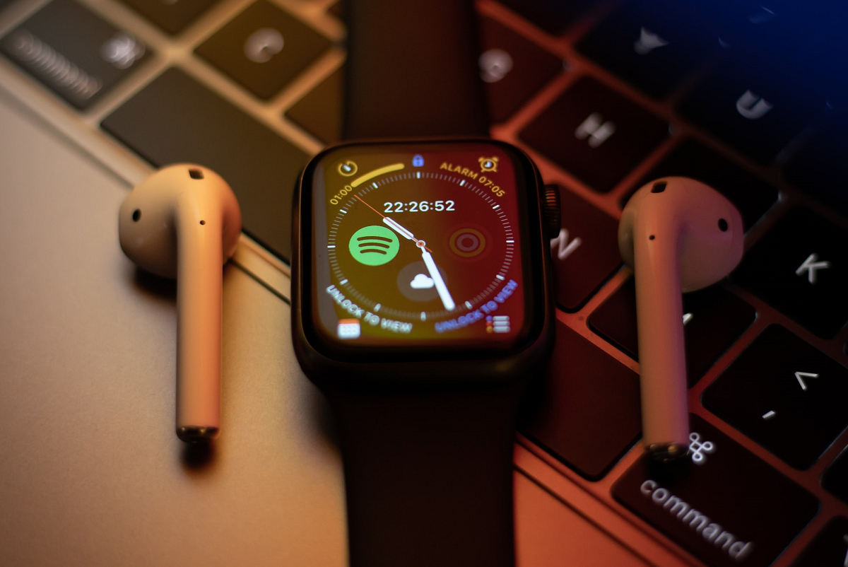 Kuo: con Apple Watch Series 8 e i prossimi AirPods nuove funzioni per il monitoraggio della salute