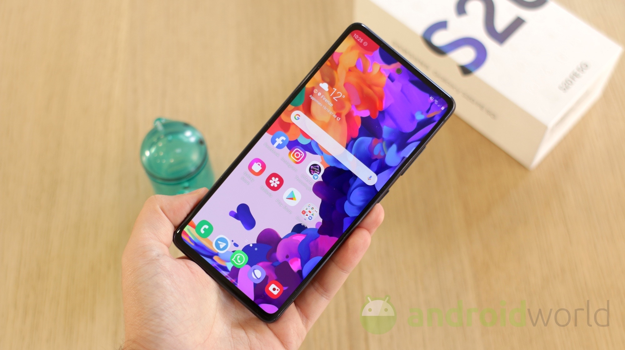 Samsung Galaxy S20 FE 5G si aggiorna ad Android 12 (e One UI 4) in Italia