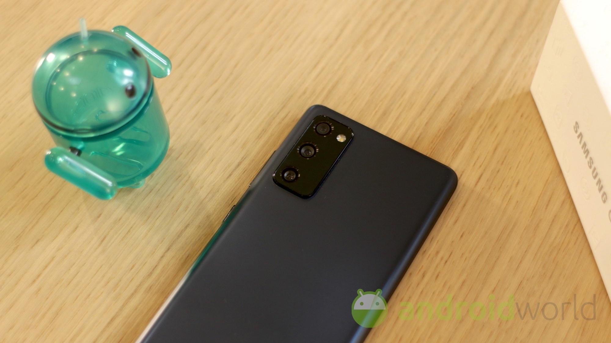 Galaxy S20 FE 2022 arriva a sorpresa ed è anche più economico