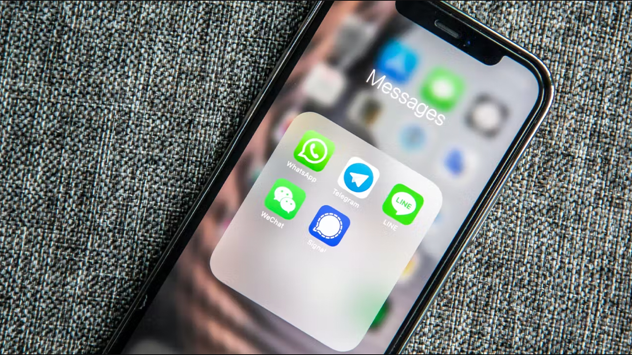 L’UE va avanti sul DMA: Apple potrebbe essere costretta a modificare l’App Store, i browser, iMessage e Siri