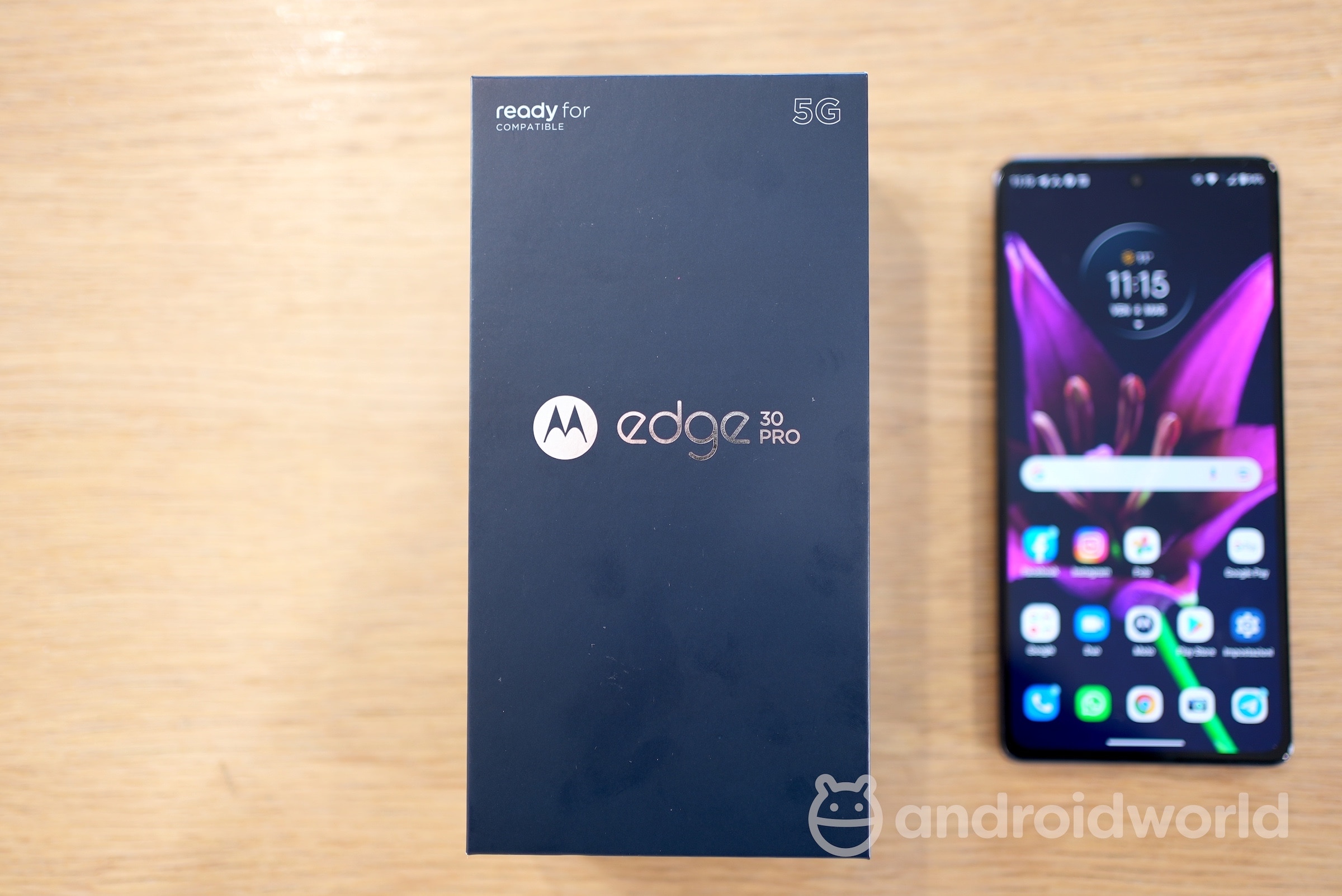 Le specifiche di Moto Edge 30 sono quelle del perfetto medio gamma