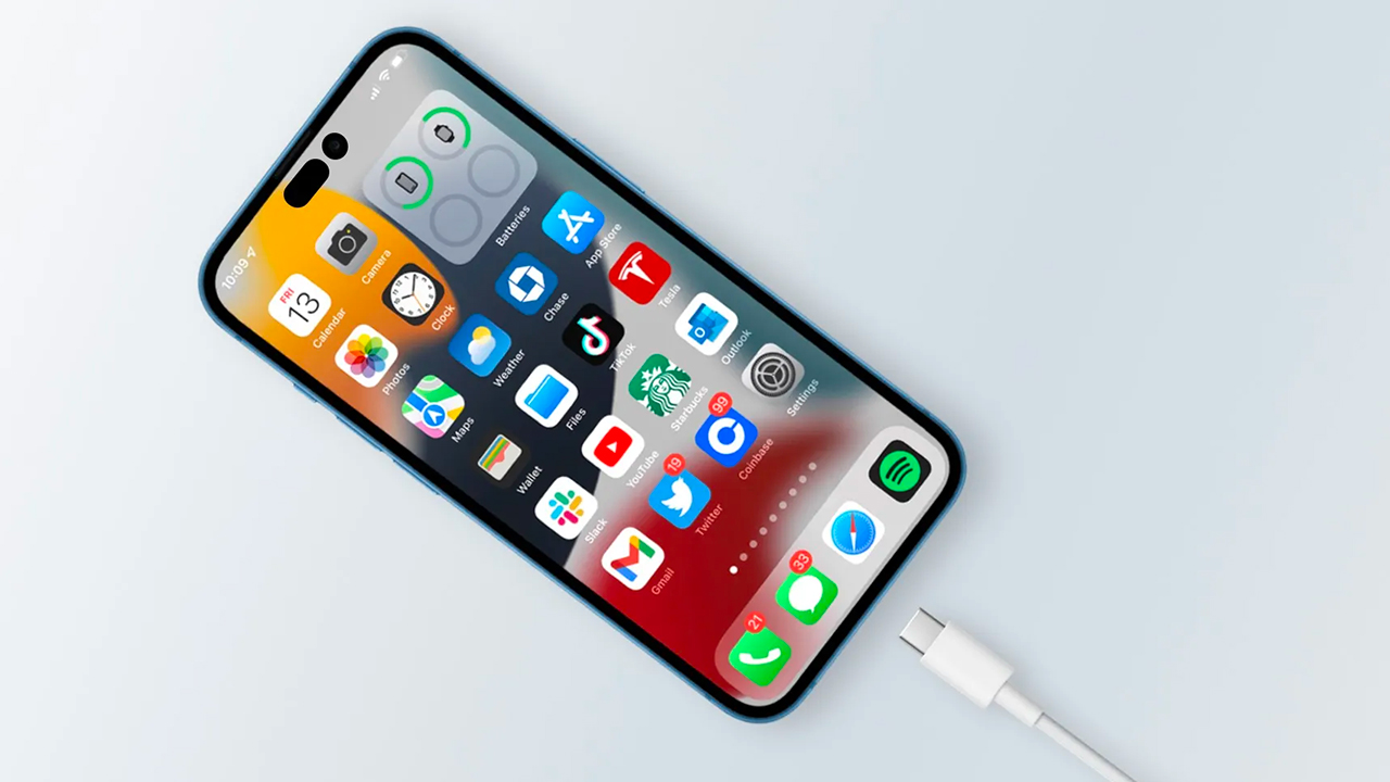 Dopo Kuo, anche Bloomberg conferma che l’iPhone 15 avrà una porta USB-C