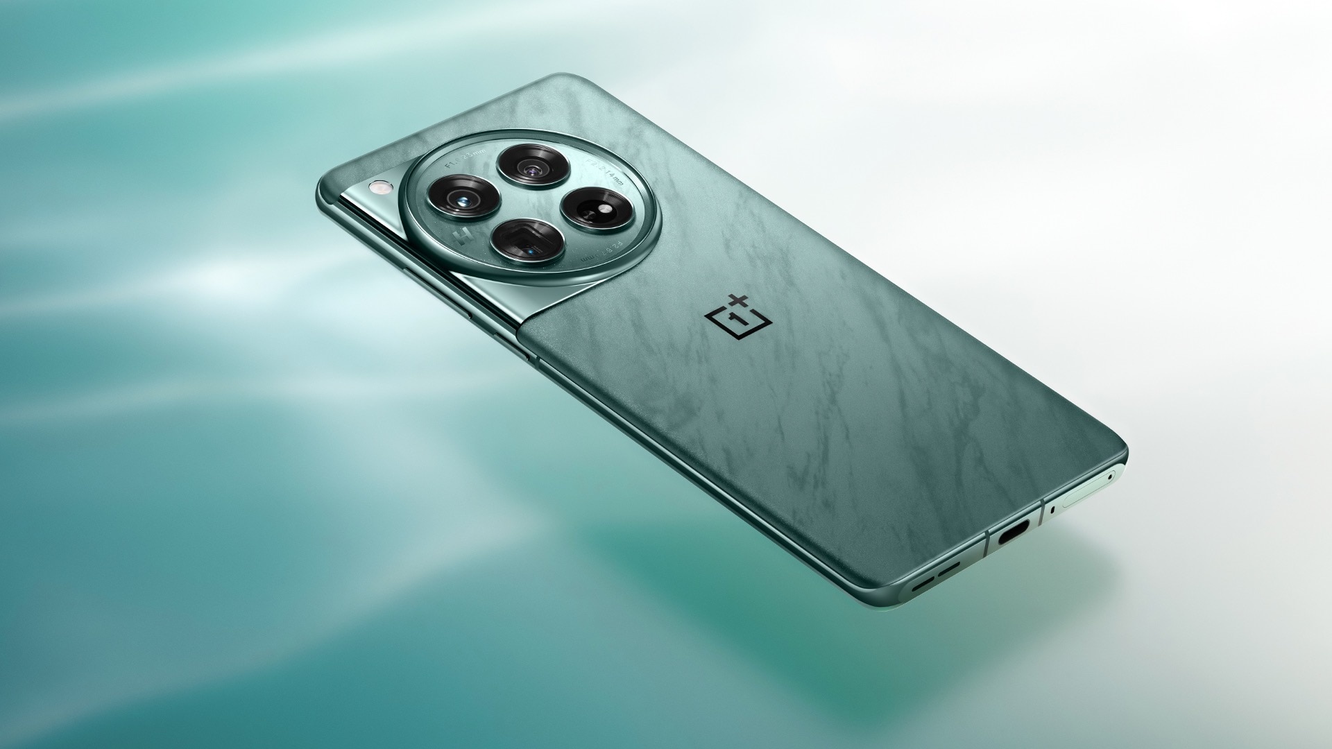 OnePlus 13 potrebbe rompere con il passato: le specifiche tecniche lo vogliono più premium