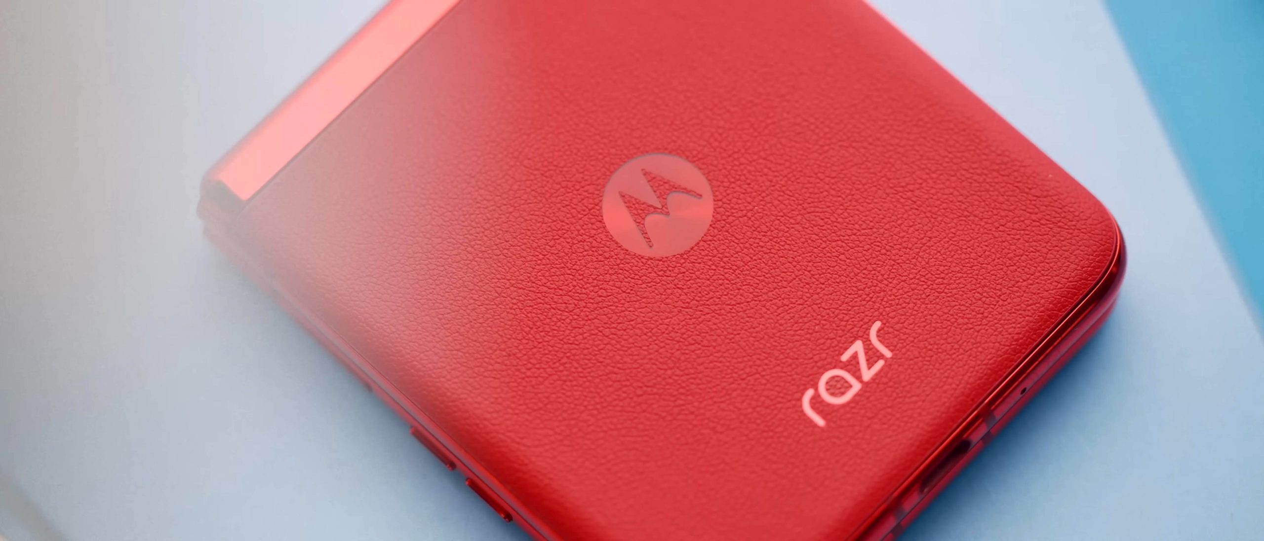 Motorola nel 2025 vuole mettervi uno smartphone in tasca (e probabilmente sarà colorato)